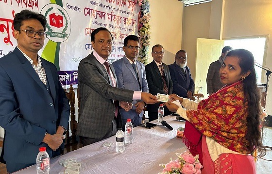 টাঙ্গাইলে স্মার্ট কার্ড বিতরণ