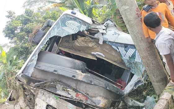 আমতলীতে সড়ক দুর্ঘটনায় মা রিনা বেগম নিহত