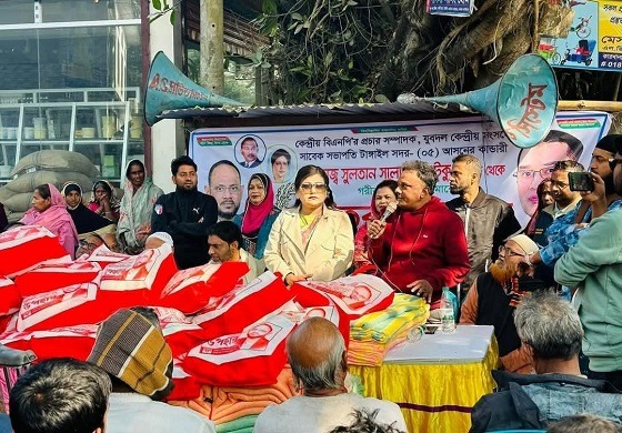 টাঙ্গাইলে সুলতান সালাউদ্দিন টুকুর পক্ষ থেকে শীতবস্ত্র বিতরণ