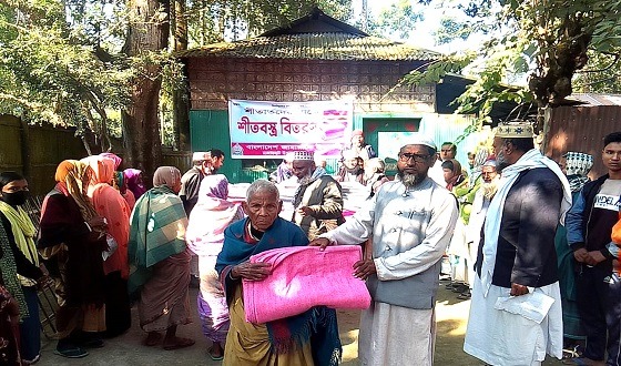রাজারহাটে শীত বস্ত্র বিতরণ