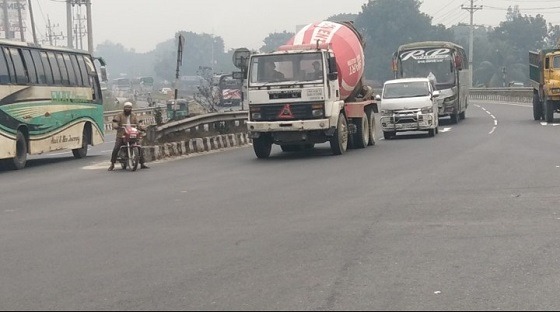 টাঙ্গাইলে সড়ক দুর্ঘটনায় নিহত ২
