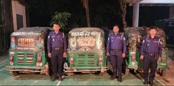 সেনবাগে চোরাই সিএনজি উদ্ধার