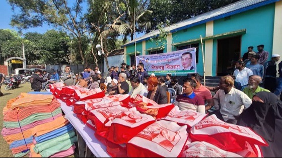 টাঙ্গাইলের ছিলিমপুর ইউনিয়নে সুবিধা বঞ্চিতদের মাঝে শীতবস্ত্র বিতরণ