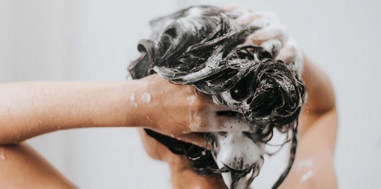 শ্যাম্পু না করেও যেভাবে চুল পরিষ্কার রাখা যায়