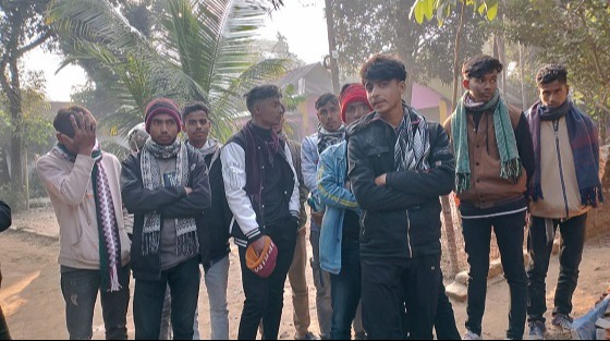 পাকুন্দিয়ায় ১৫ যুবক আটক