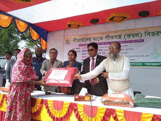 কয়রায় শীতার্ত মানুষের মাঝে বুরো বাংলাদেশের শীতবস্ত্র বিতরণ