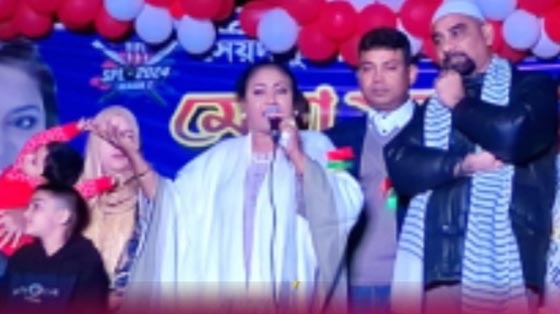 সৈয়দপুরে মঞ্চ মাতালেন ব্লাক ডায়মন্ড খ্যাত বেবী নাজনীন