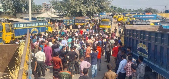 রংপুর ঢাকা মহাসড়কে হাইওয়ে পুলিশের চাঁদাবাজি হয়রানি বন্ধ করার দাবি