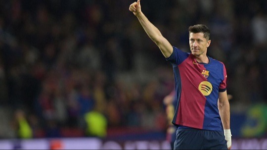 লেওয়ানডস্কির রেকর্ডের রাতে জয় পেলো বার্সা