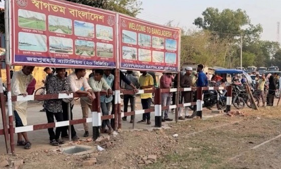 হিলি শূন্যরেখা দর্শনার্থীদের পদচারণা