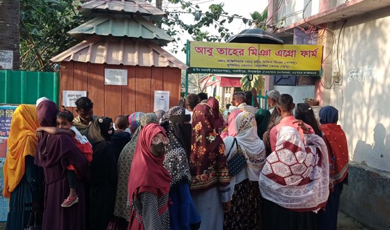 দিনাজপুর মিনি চিড়িয়াখানায় দর্শনার্থীর সমাগমে সরগরম ও প্রাণবন্ত