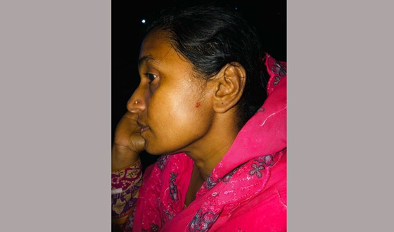 বাবুগঞ্জে তুচ্ছ ঘটনাকে কেন্দ্র করে নারীর উপর হামলা