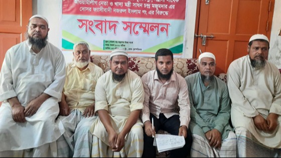 পোরশায় জমি দখলের অভিযোগ, ভুক্তভোগী পরিবারের সংবাদ সম্মেলন