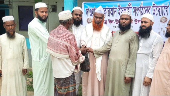 নাসিরনগরে সুবিধা বঞ্চিত পরিবারের মধ্যে গরুর মাংস বিতরণ