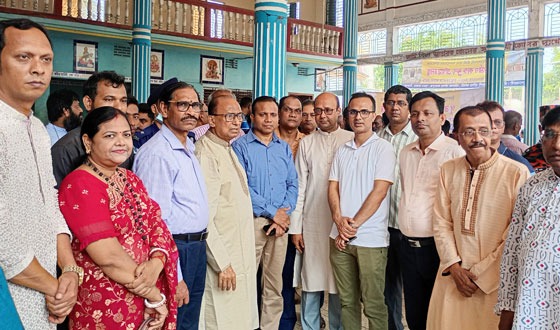 চাঁদপুর মেঘনা নদীতে হিন্দু ধর্মাবলম্বীদের অষ্টমী স্নান উৎসব অনুষ্ঠিত