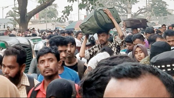 ছুটির শেষ দিনে ঢাকায় ফেরা মানুষের উপচেপড়া ভিড়