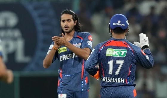 ব্যাটারের কাছাকাছি উদ্‌যাপনে পাওয়া শাস্তির ডাবল পেলেন দূরে করে