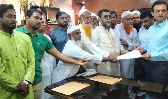 বসতভিটা ও ফসলি জমি রক্ষায় বালুমহাল ইজারা না দেওয়ার দাবিতে স্মারকলিপি