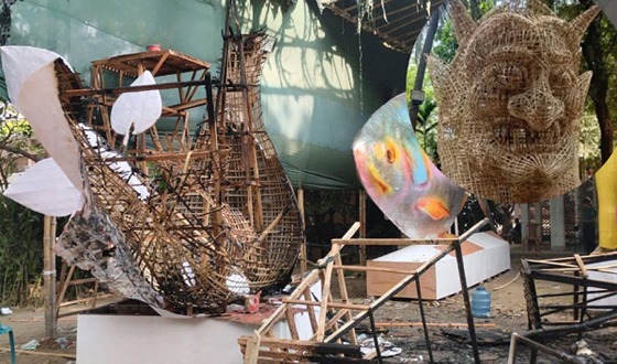 ঢাবিতে হাসিনার দানবীয় মুখাকৃতিতে আগুন, তদন্ত চলছে