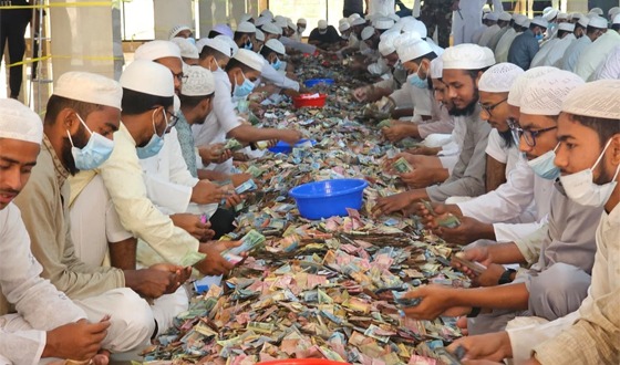 পাগলা মসজিদের দানবাক্সে মিলল ২৮ বস্তা টাকা, গণনা চলছে