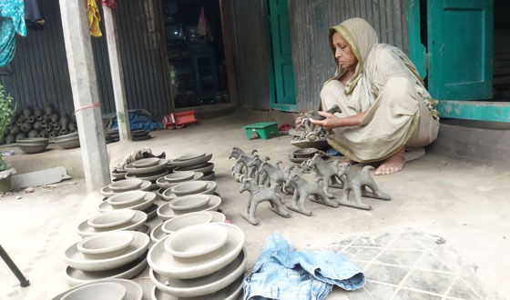 আধুনিকতার ছোঁয়ায় হারিয়ে যাচ্ছে ঐতিহ্যবাহী মৃৎশিল্প