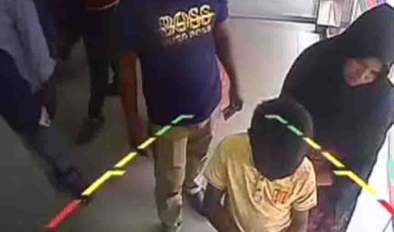 ডাচবাংলা ব্যাংকের বুথে খোয়া যাওয়া টাকা ফেরত পেলেন ভুক্তভোগী নারী