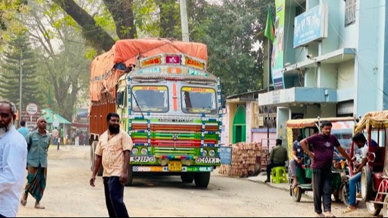হিলি স্থলবন্দর দিয়ে ভারত থেকে ৩২৫৭ মেঃ টন চাল আমদানি