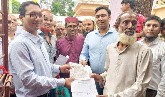 নাগেশ্বরীতে জমির খাজনা আদায়ে হালখাতা