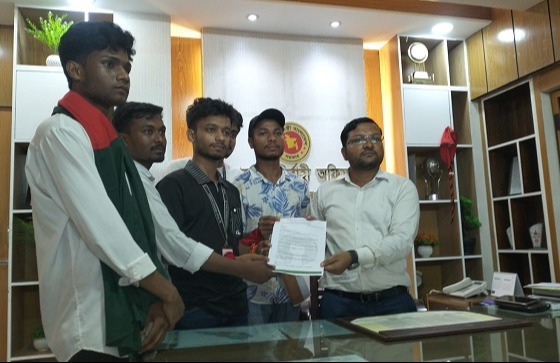 চাঁদপুর পলিটেকনিক শিক্ষার্থীদের স্মারক লিপি প্রদান