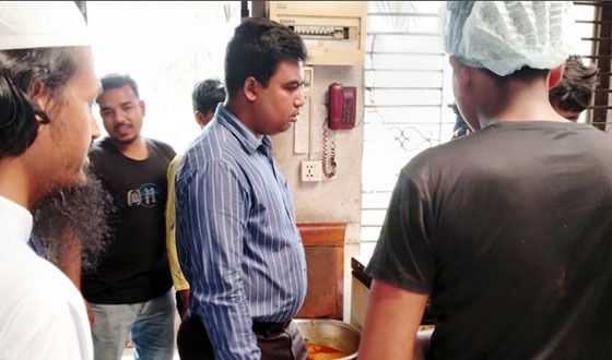 পুরাতন খাবার সংরক্ষণ করে বিক্রি, দুই প্রতিষ্ঠানকে জরিমানা