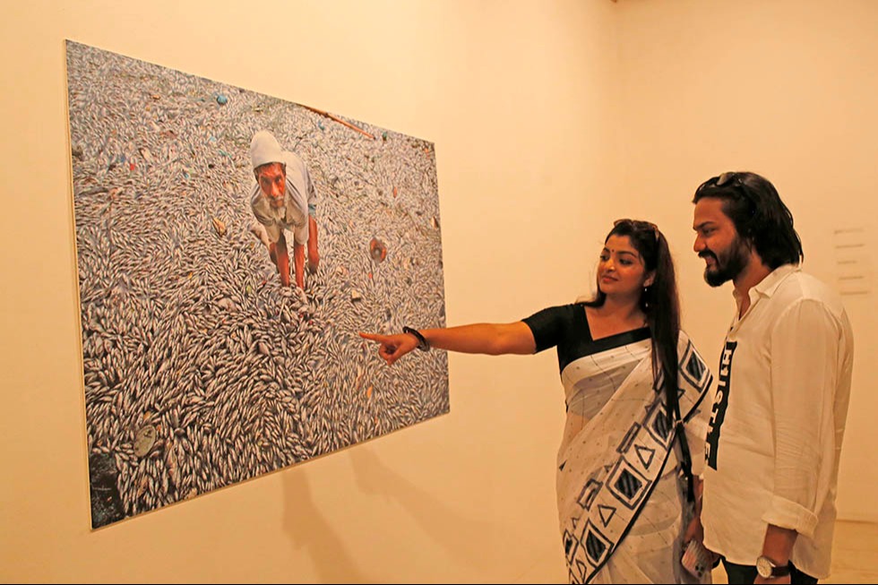 ক্যামেরার ফ্রেমে পরিবেশের দূরবস্থা