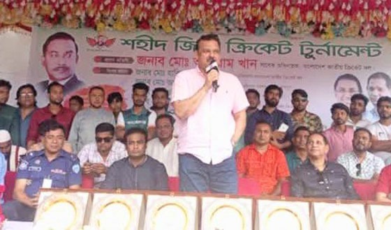 চাঁদপুর মতলবে শহীদ জিয়া ক্রিকেট টুর্নামেন্ট অনুষ্ঠানে আকরাম খান ও সুমন