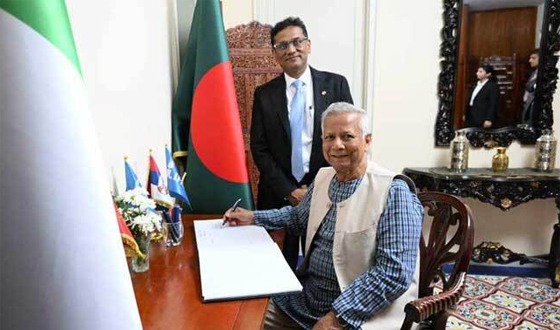 রোমে বাংলাদেশ হাউস পরিদর্শন করলেন প্রধান উপদেষ্টা