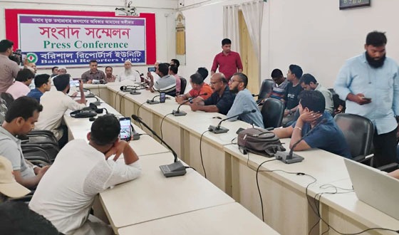 ইজারা মূল্য বৃদ্ধির প্রতিবাদে বরিশাল মৎস্য ব্যবসায়ীদের সংবাদ সম্মেলন