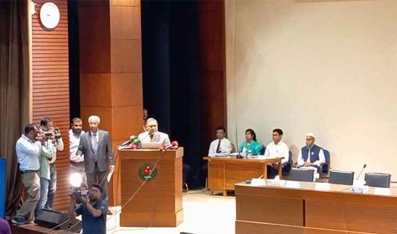 প্রবাসীদের ভোটে রাজনৈতিক দলগুলোর ভূমিকা গুরুত্বপূর্ণ: সিইসি