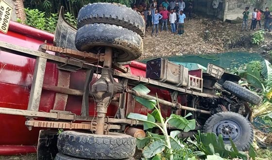 ডুমুরিয়ায় তেলবাহী লোরীর ধাক্কায় দুই পথচারী নারী নিহত