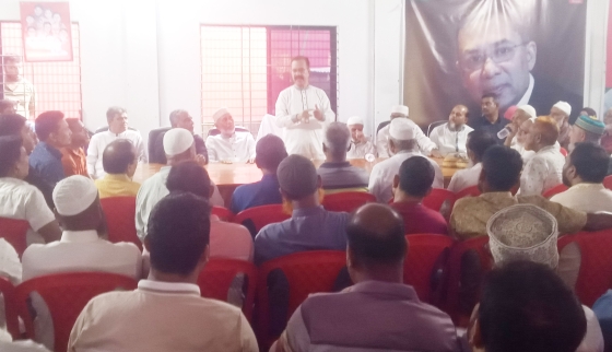 শেখ হাসিনা পালিয়ে যাওয়ায় উল্লাস আর আনন্দে মেতে উঠে গোটা দেশ