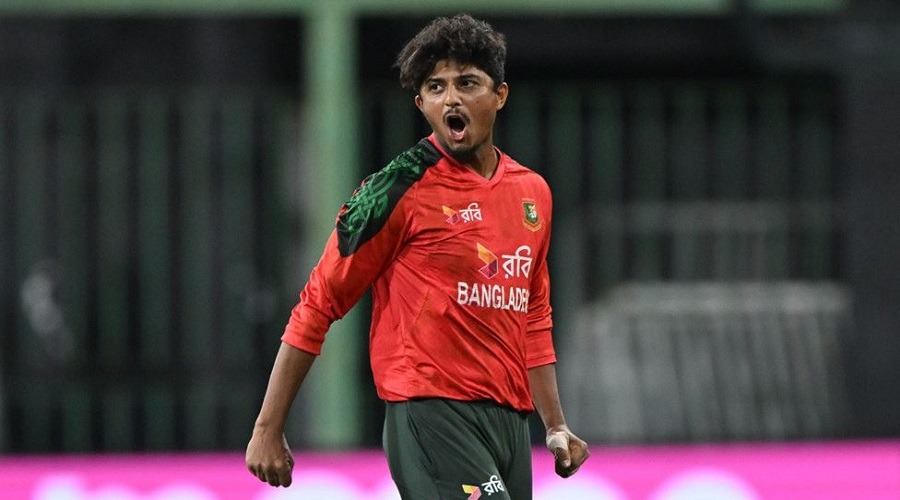 বোলিংয়ের পাশাপাশি ব্যাটিংয়েও নজর দিচ্ছেন মেহেদী