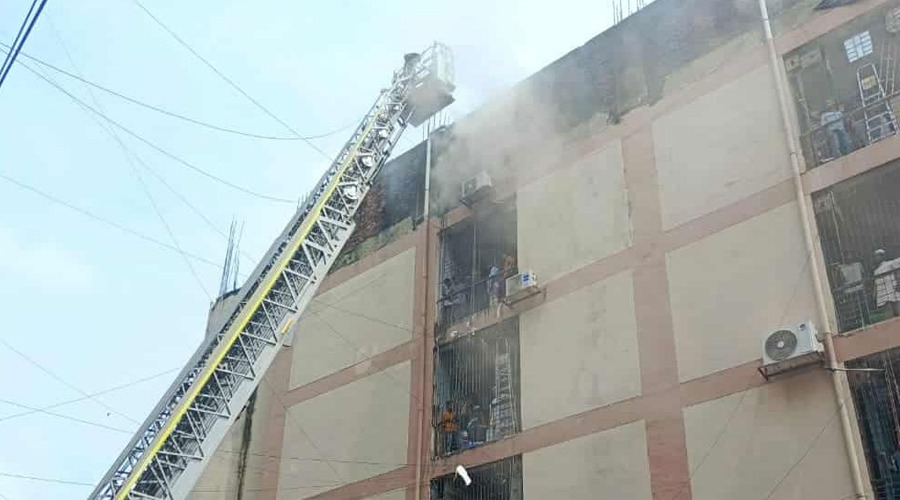 সুন্দরবন স্কয়ার মার্কেটের আগুন নিয়ন্ত্রণে: আগুন লাগার কারণ জানাল ফায়ার সার্ভিস