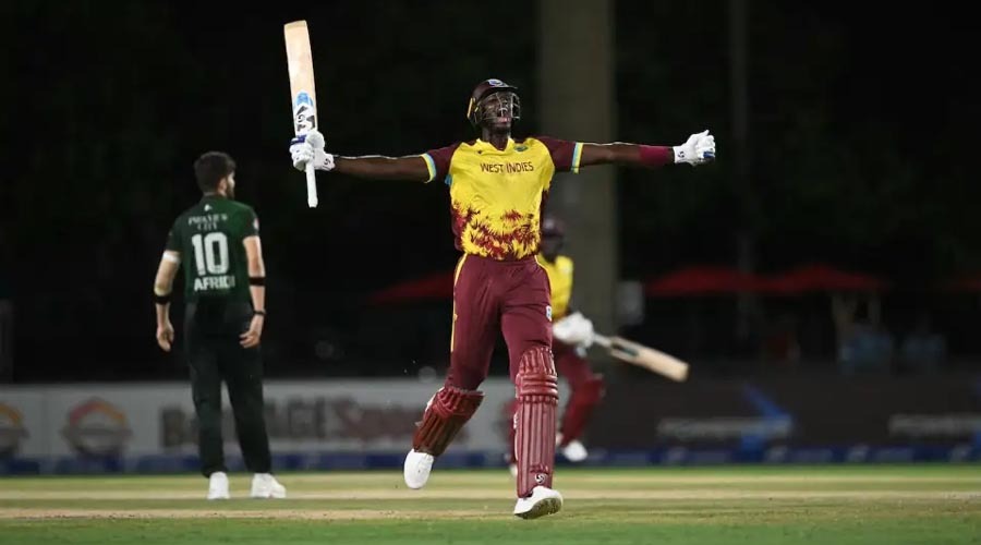 শেষ বলে রুদ্ধশ্বাস জয়: পাকিস্তানকে হারিয়ে সিরিজে সমতায় ওয়েস্ট ইন্ডিজ