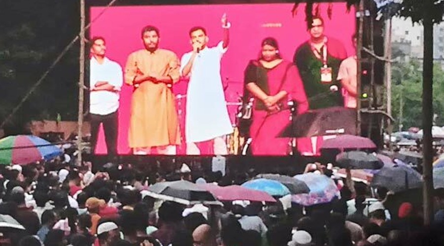 ক্ষমতায় যারাই আসুন-শেখ হাসিনার পরিণতি মনে রাখবেন: উপদেষ্টা আসিফ