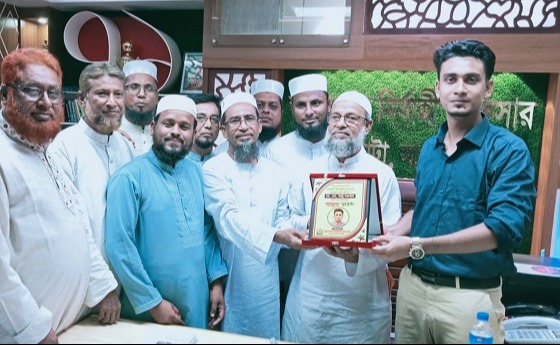 দেবহাটার নবাগত ইউএনওকে জামায়াত নেতৃবৃন্দের ফুলেল শুভেচ্ছা