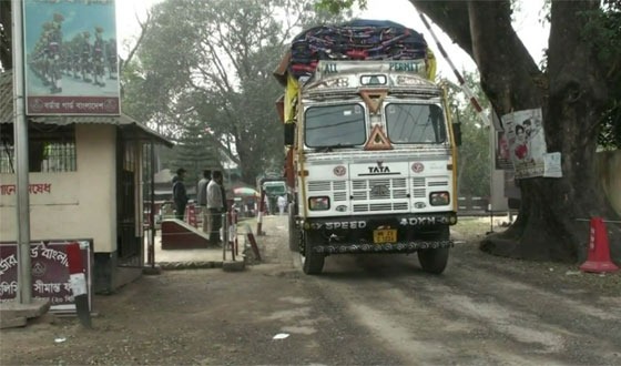 হিলি স্থলবন্দর দিয়ে আবারও ভারত থেকে চাল আমদানি শুরু