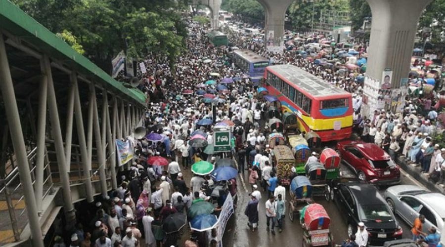 জাতীয়করণের দাবিতে শিক্ষক মহাসমাবেশ: প্রেস ক্লাব রোডে যান চলাচল বন্ধ