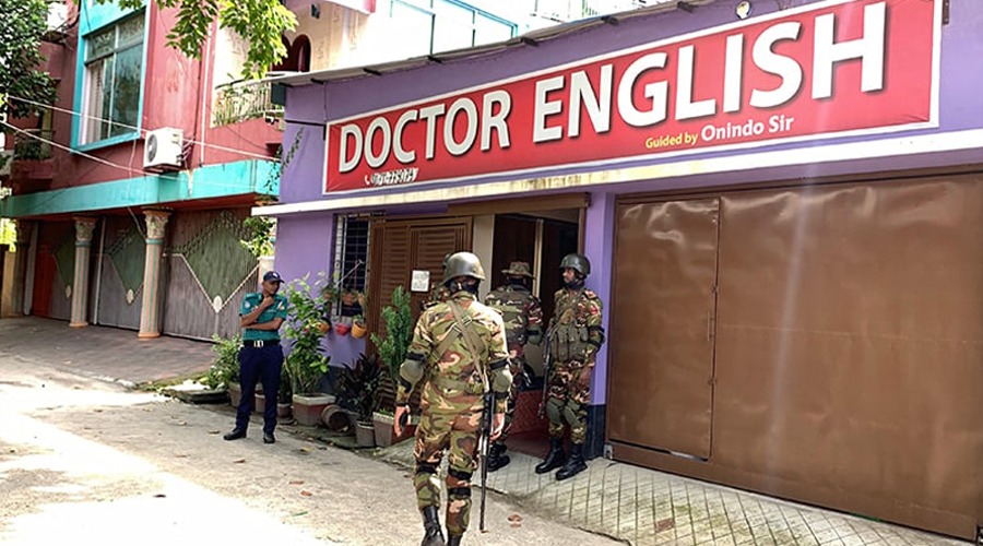 রাজশাহীতে কোচিং সেন্টারে অভিযান, মিলল অস্ত্র ও বিস্ফোরক সরঞ্জাম