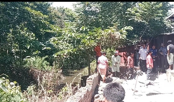 নিকলীতে সরকারী খাল দখল করে দোকান নির্মাণ, প্রশাসনের অভিযানে উচ্ছেদ