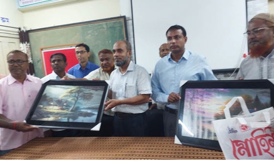 আশাশুনির দু'জন সহকারী শিক্ষা কর্মকর্তাকে বিদায় সংবর্ধনা