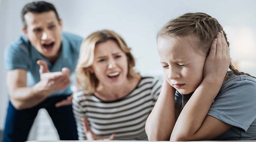 সন্তানের সামনে ভুলেও যে কাজগুলো করবেন না