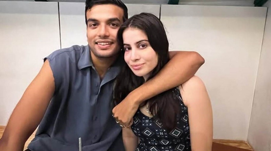 অবশেষে প্রেমিককে প্রকাশ্যে আনলেন উরফি