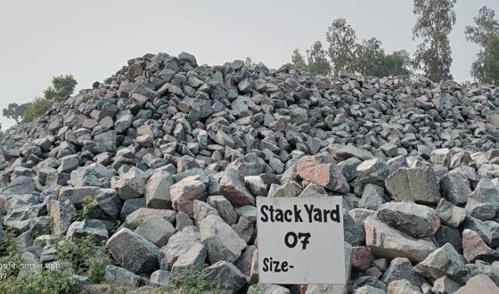 বিস্ফোরক সংকটে মধ্যপাড়া পাথর খনিতে উৎপাদন ও উন্নয়ন কাজ বন্ধ